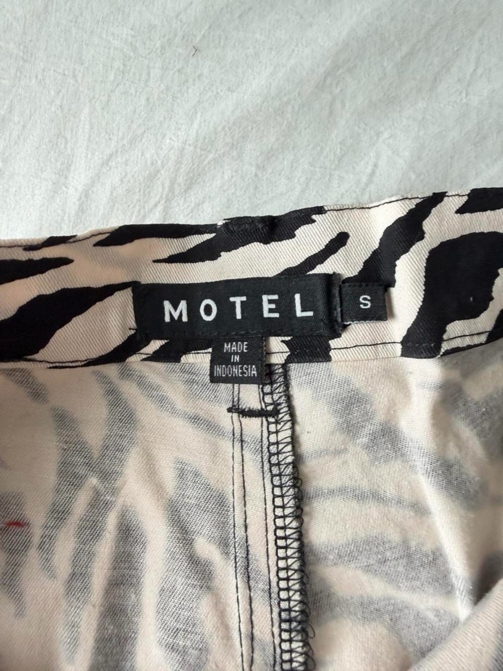 NWOT Motel Rocks Zebra-Print Wide Leg Pants in Black & Cream - Picture 4 of 4